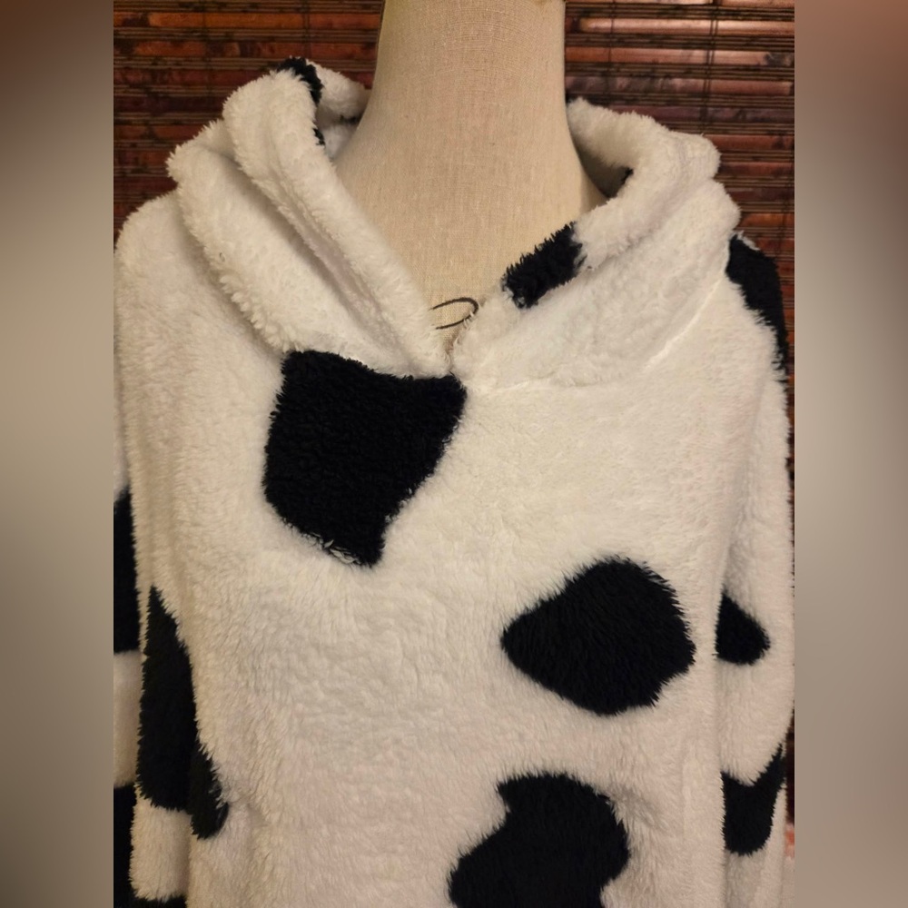 Plush Cow Print Hooded Wearable Pullover Robe/Jammies - Picture 6 of 8